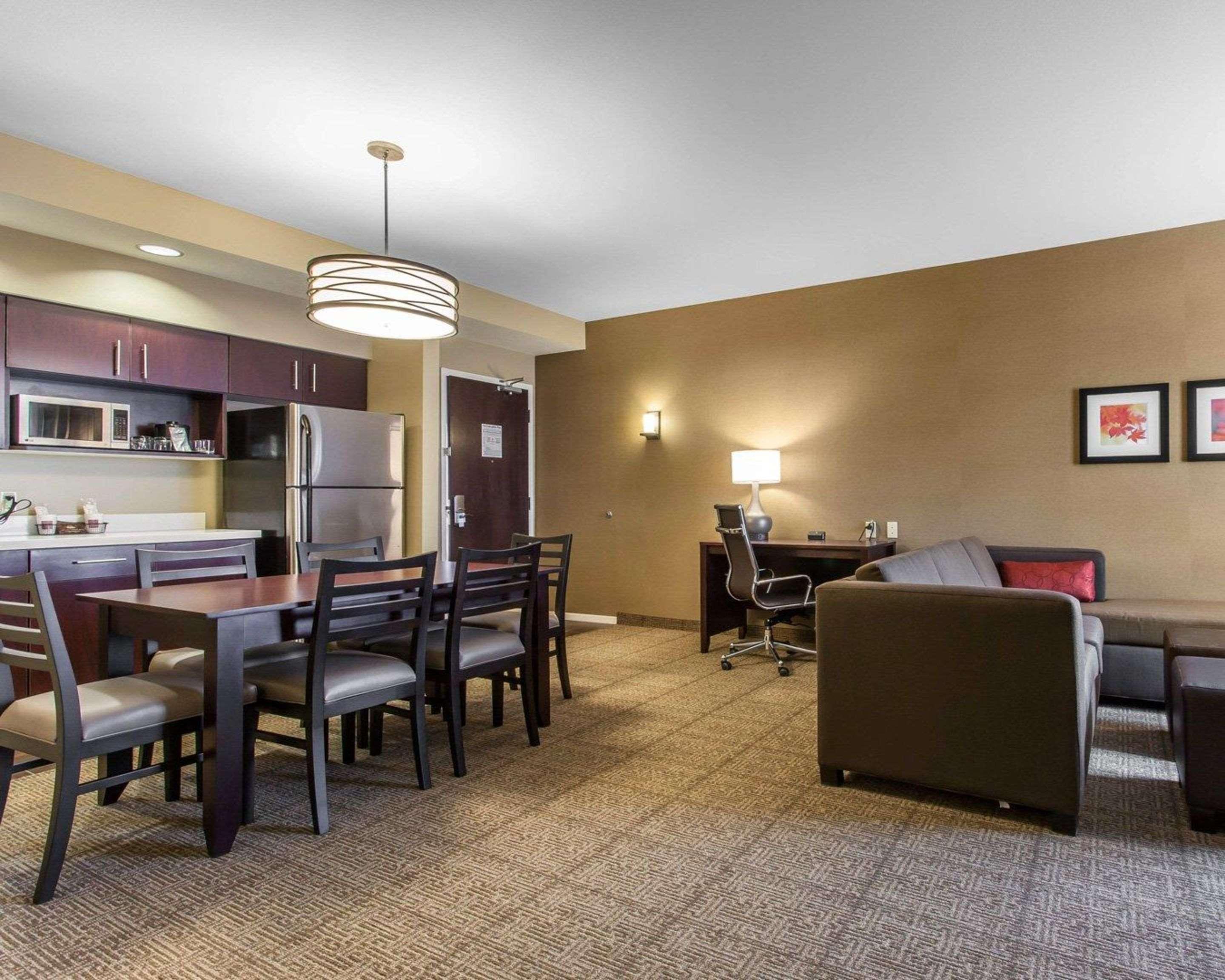 Comfort Suites-Youngstown North Экстерьер фото